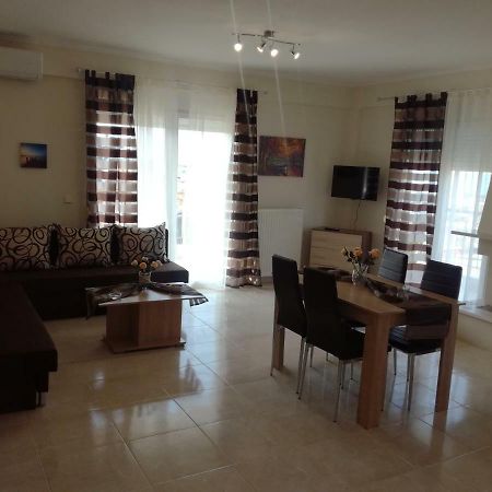 Jordan'S 3Rd Appartment At 네아 미카니오나 외부 사진