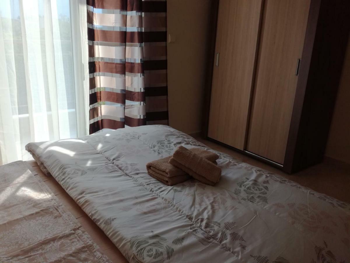 Jordan'S 3Rd Appartment At 네아 미카니오나 외부 사진
